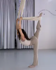 Aerial Yoga & Tricks, in the studio